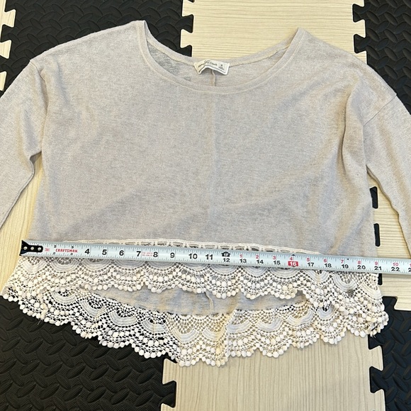 Abercrombie & Fitch Womens Top sz M Beige Dolman Sleeve Lace Trim Round Neck - Picture 5 of 11